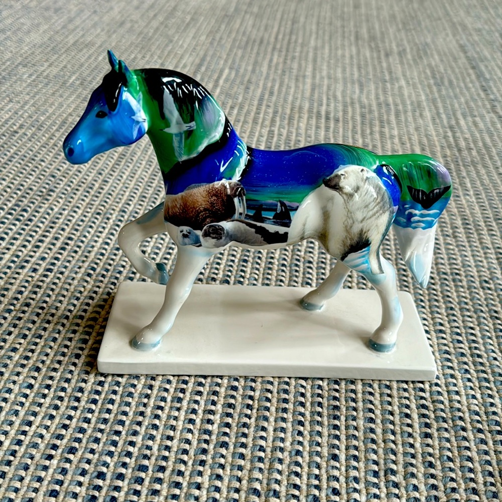 Like New! Trail of Painted Ponies “Northern Lights”
